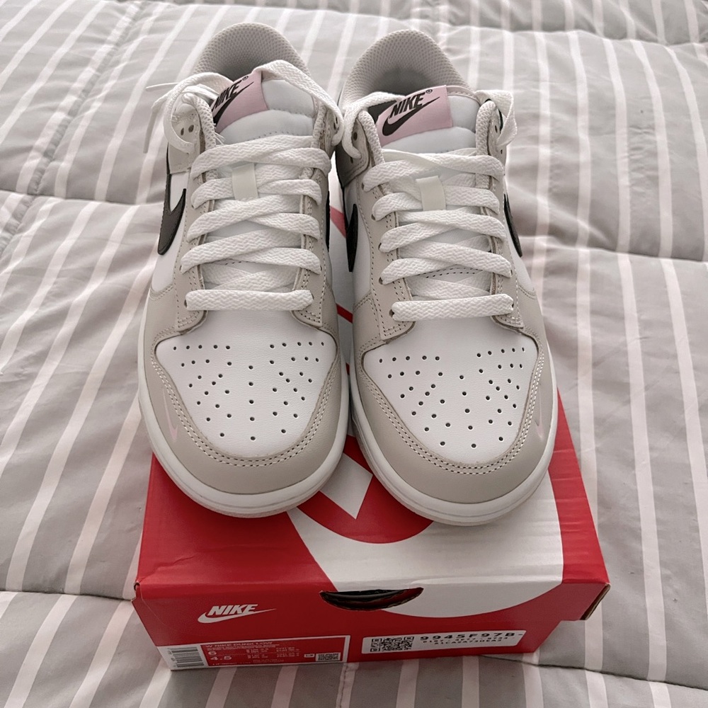 New never worn Nike Dunks